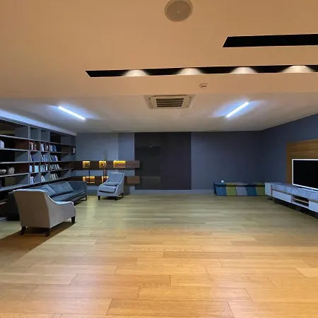 1+1 Esyali Havuzlu Apartament Darıca