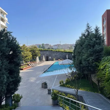 1+1 Esyali Havuzlu Apartament